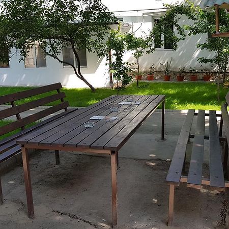 Friends Guest House & Hostel 比什凯克 外观 照片