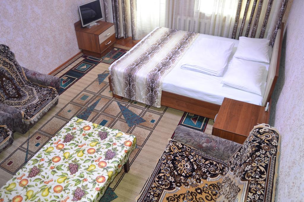 Friends Guest House & Hostel 比什凯克 外观 照片