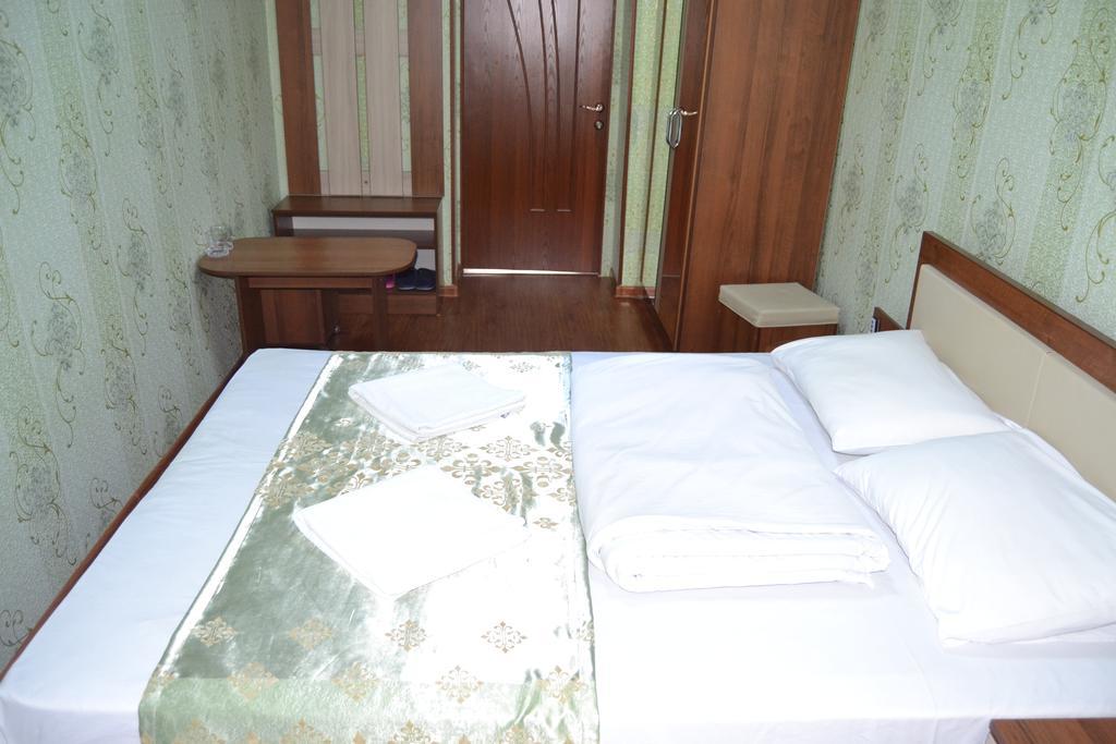Friends Guest House & Hostel 比什凯克 外观 照片