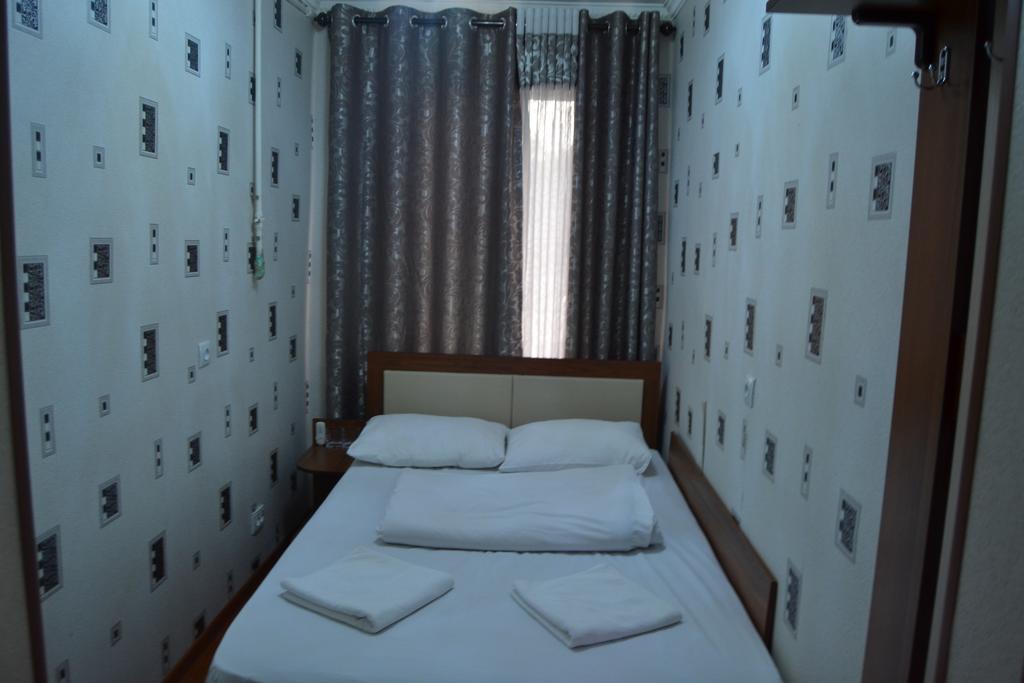 Friends Guest House & Hostel 比什凯克 外观 照片