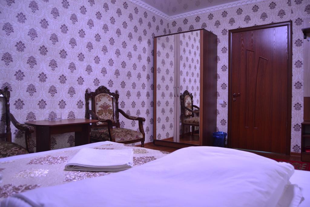 Friends Guest House & Hostel 比什凯克 外观 照片