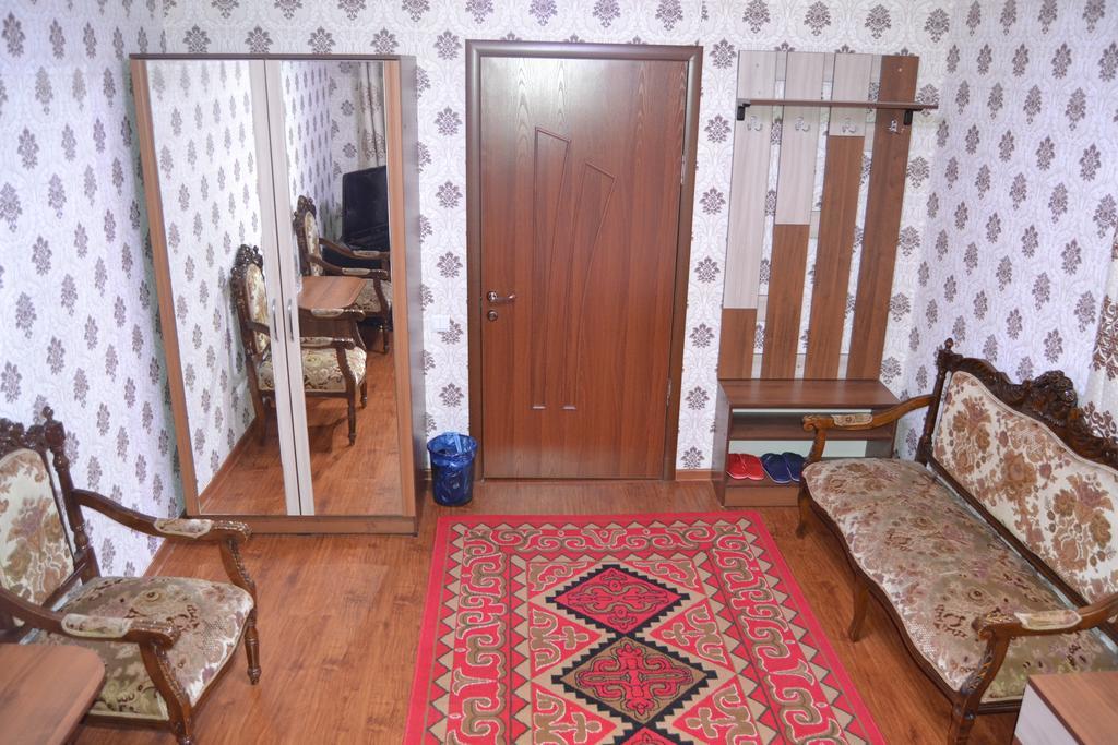 Friends Guest House & Hostel 比什凯克 外观 照片