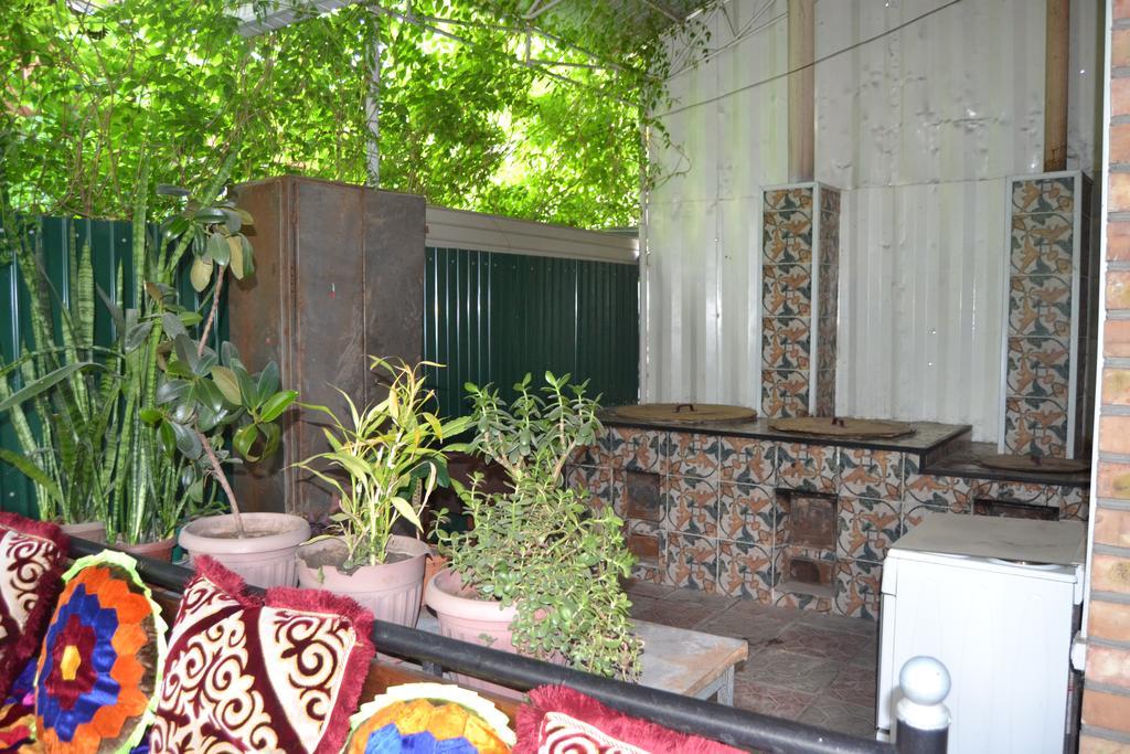 Friends Guest House & Hostel 比什凯克 外观 照片