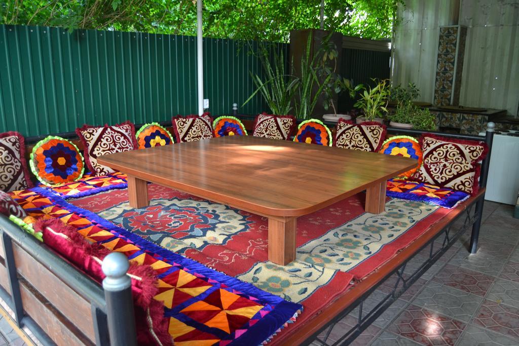 Friends Guest House & Hostel 比什凯克 外观 照片