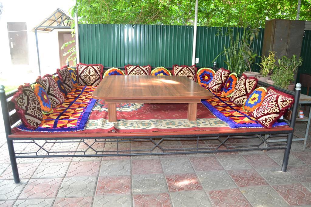Friends Guest House & Hostel 比什凯克 外观 照片