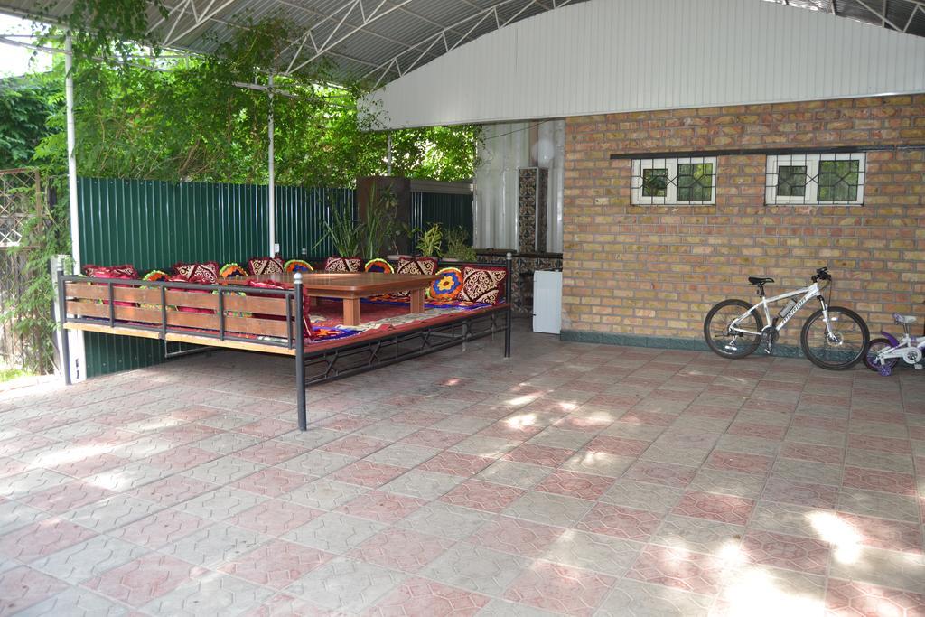 Friends Guest House & Hostel 比什凯克 外观 照片
