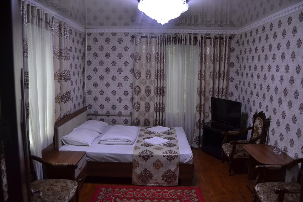 Friends Guest House & Hostel 比什凯克 外观 照片