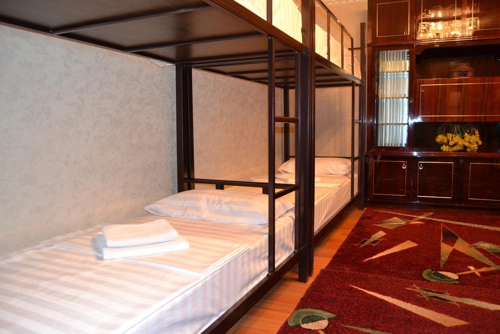 Friends Guest House & Hostel 比什凯克 外观 照片
