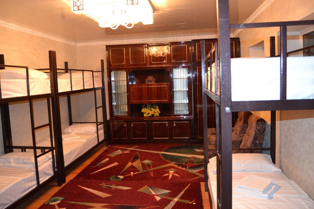 Friends Guest House & Hostel 比什凯克 外观 照片