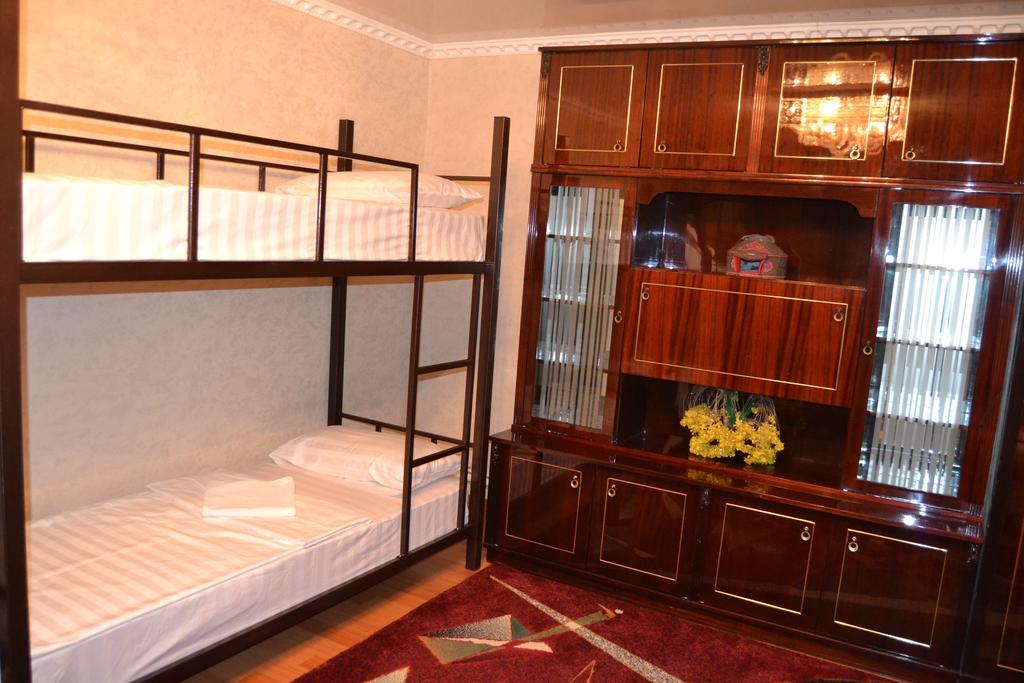 Friends Guest House & Hostel 比什凯克 外观 照片