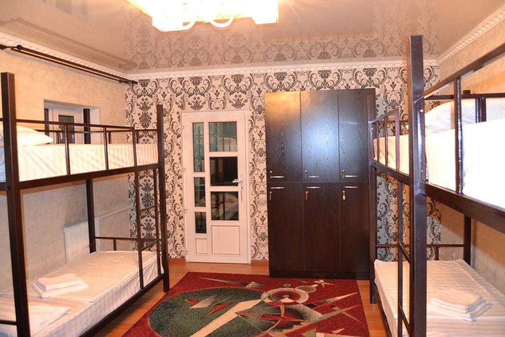 Friends Guest House & Hostel 比什凯克 外观 照片