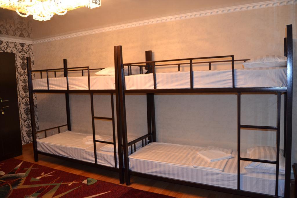 Friends Guest House & Hostel 比什凯克 外观 照片