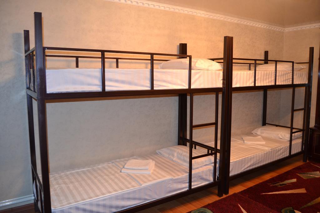 Friends Guest House & Hostel 比什凯克 外观 照片