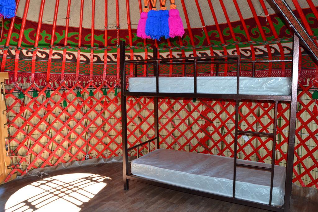 Friends Guest House & Hostel 比什凯克 外观 照片