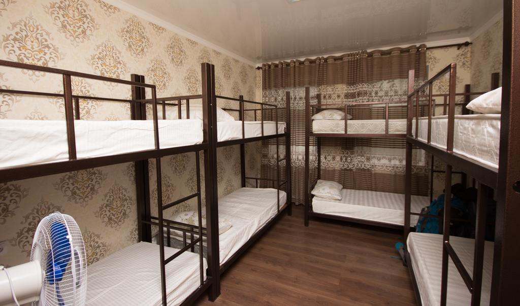 Friends Guest House & Hostel 比什凯克 外观 照片