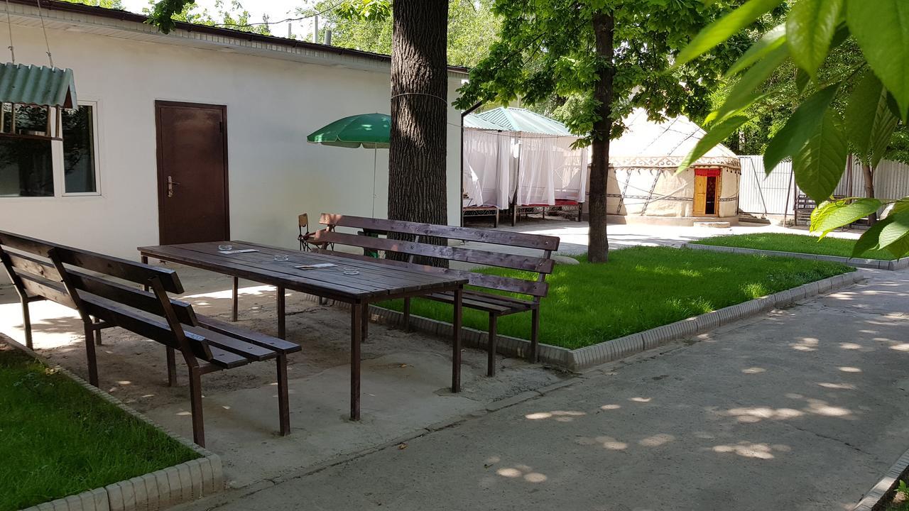 Friends Guest House & Hostel 比什凯克 外观 照片